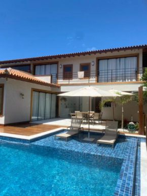 Casa alto padrão a 100 metros da praia brava